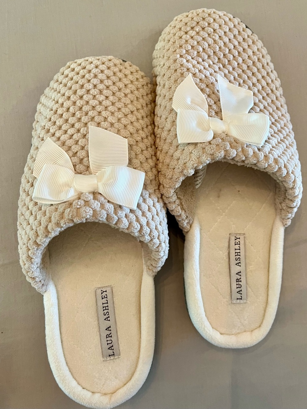 Laura Ashley Cream Bouclé Bow Slip-On Women's Slippers, XL Size 9.5-10.5